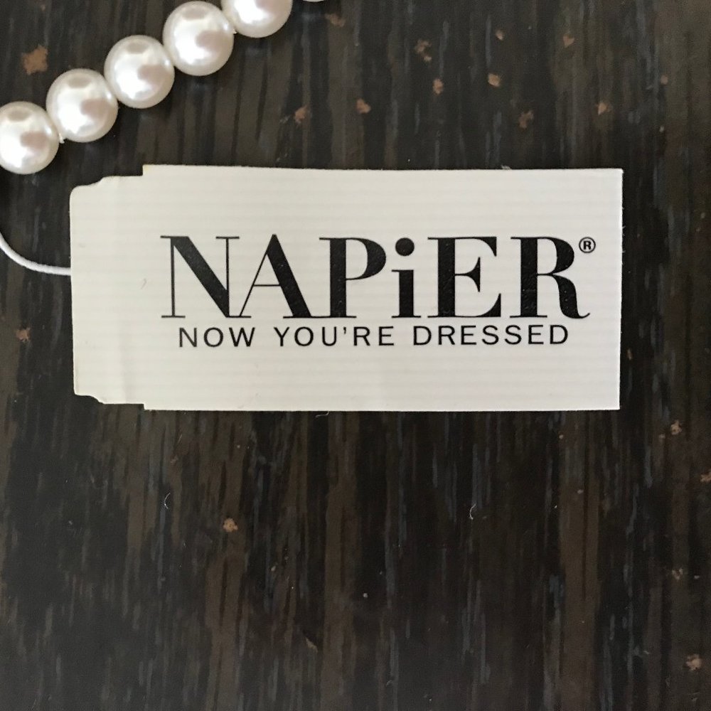 VTG Napier Sim. Pearl Necklce w/Rhinestone Pendant - Picture 5 of 5